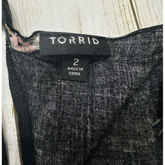 Torrid Black Floral Challis Button Up Romper with Tie, Size 2 (2X) - Picture 6 of 8